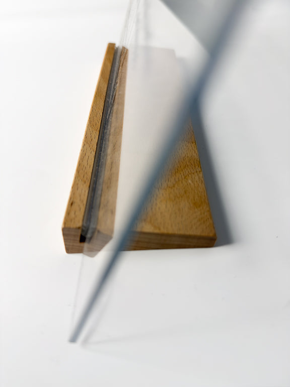 Plexiglas Doua en sortant de la maison